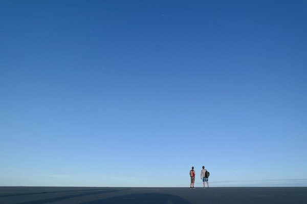 Comment aménager une garde-robe minimaliste pour chaque saison?